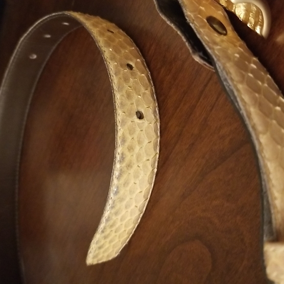 Fibbiol snakeskin belt.  Size small. Cream with golden pearl buckle - Picture 5 of 12